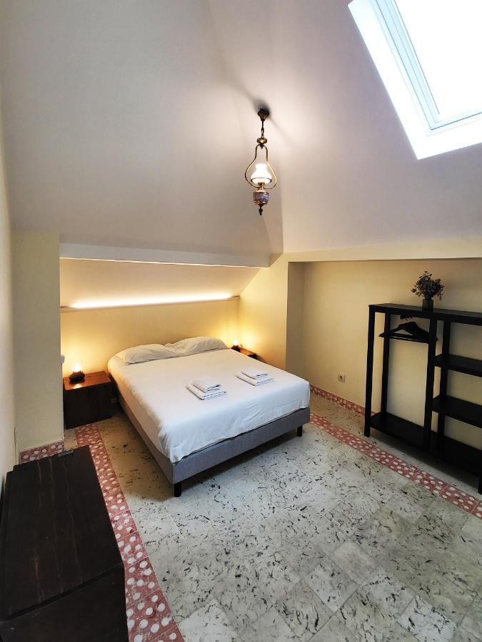 Sant Jordi Hostels Lisbona Esterno foto