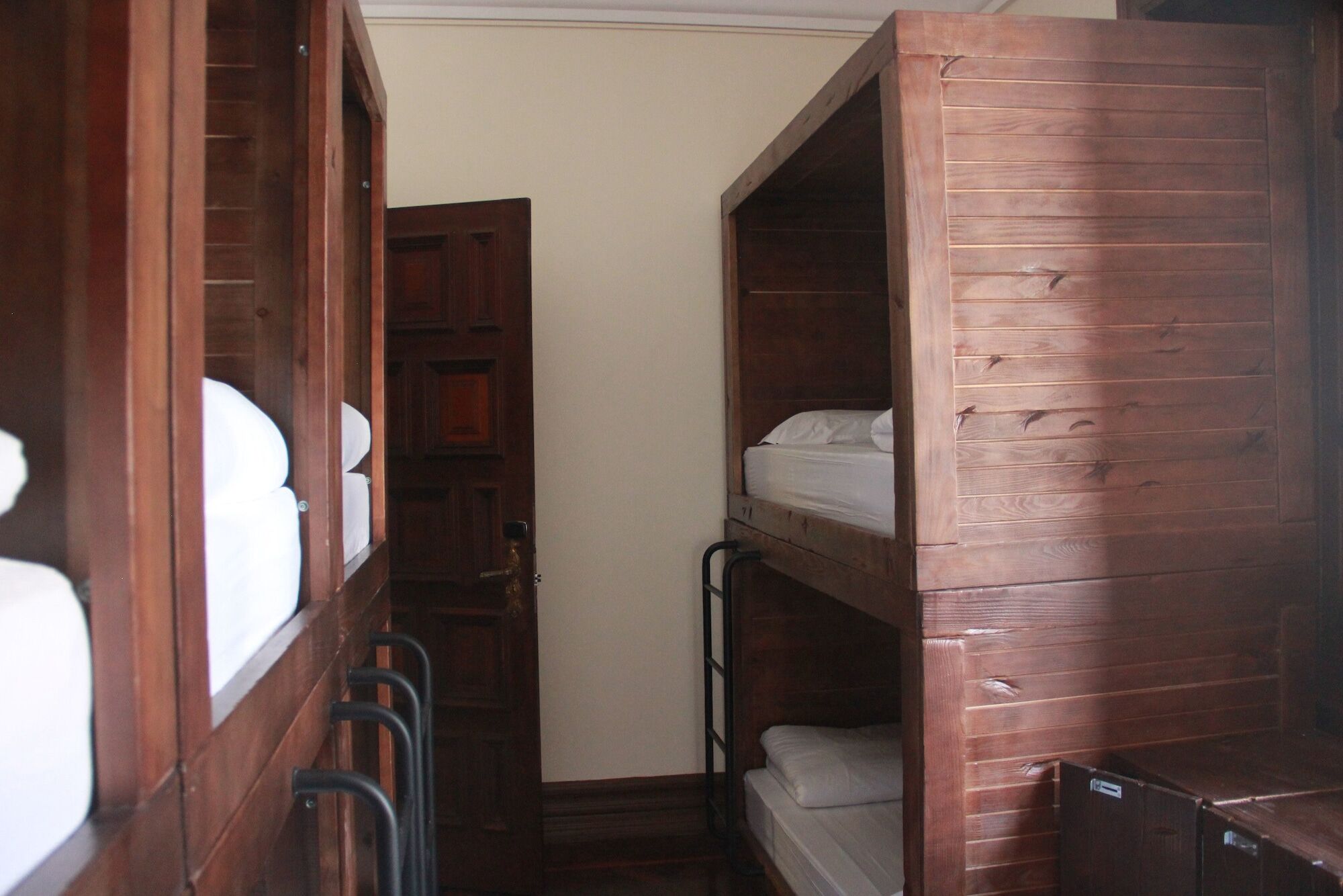 Sant Jordi Hostels Lisbona Esterno foto